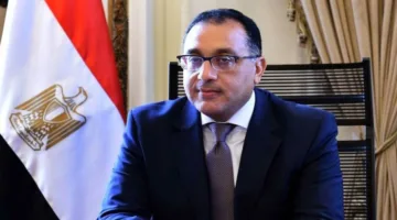 رئيس الوزراء يراقب تقدم خدمات الشهر العقاري عبر مراكز البريد