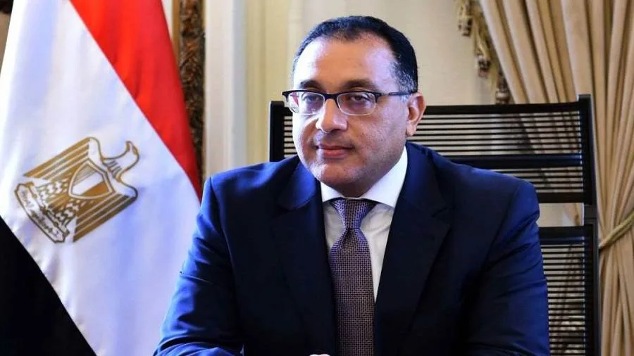 رئيس الوزراء يراقب تقدم خدمات الشهر العقاري عبر مراكز البريد