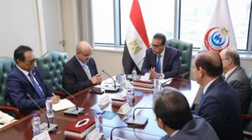 وزير الصحة يجتمع مع وفد من “منظمة الصحة العالمية” للاستعداد لتحديث الاعتماد الدولي لهيئة الدواء.