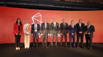وزير البترول يكرم الباجوري وإسماعيل وهدى منصور.