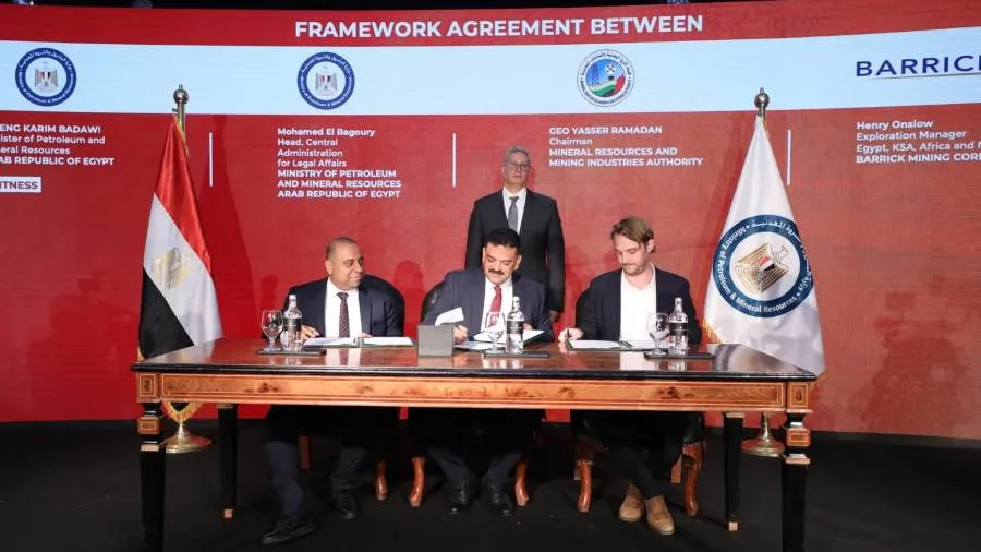 وزير البترول يشارك في توقيع اتفاقيات جديدة لتعزيز استثمارات الذهب والمعادن في مصر وزير البترول يشارك في توقيع اتفاقيات جديدة لتعزيز استثمارات الذهب والمعادن في مصر