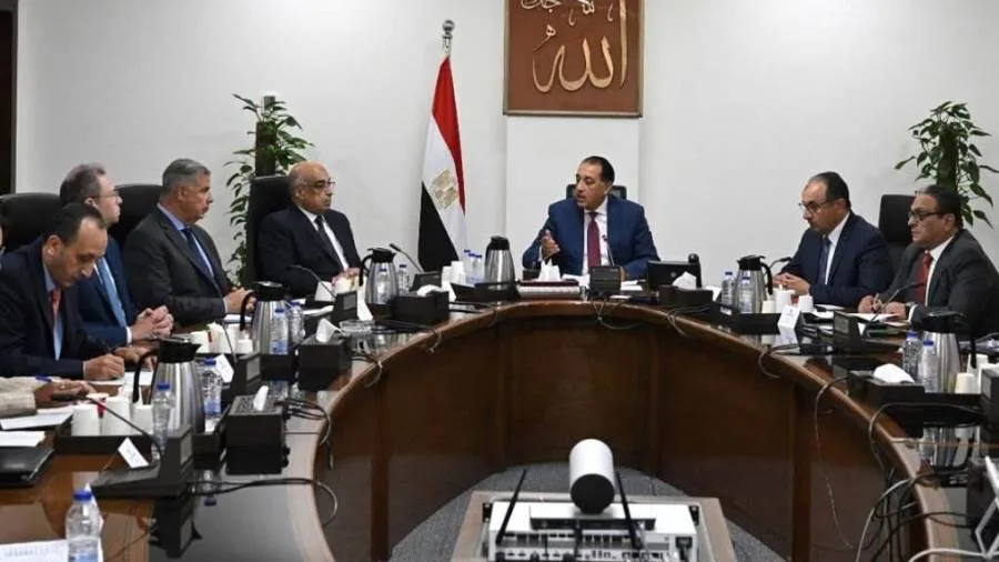 رئيس الوزراء يراقب سبل استخدام مبنى قصر القطن في محافظة الإسكندرية بشكل فعال. رئيس الوزراء يراقب سبل استخدام مبنى قصر القطن في محافظة الإسكندرية بشكل فعال.