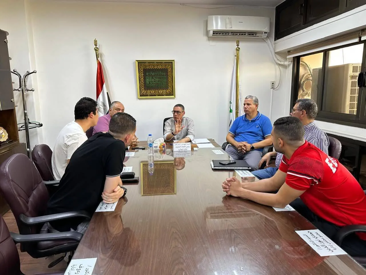 رئيس اتحاد الكرة الطائرة يلتقي باللجنة الطبية لتقييم حجم إصابات اللاعبين الدوليين رئيس اتحاد الكرة الطائرة يلتقي باللجنة الطبية لتقييم حجم إصابات اللاعبين الدوليين