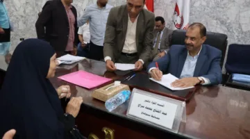 محافظ سوهاج ينظم اجتماعاً أسبوعياً مع الجمهور للاستماع إلى شكاوى وطلبات المواطنين