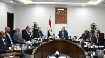 رئيس الوزراء يراقب تطبيق توصيات اللجنة الاستشارية للتطوير العمراني وصادرات العقارات