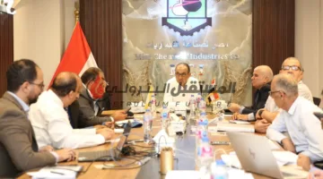 وزير قطاع الأعمال العام يراقب سير تنفيذ مشاريع شركتي النصر والدلتا للأسمدة