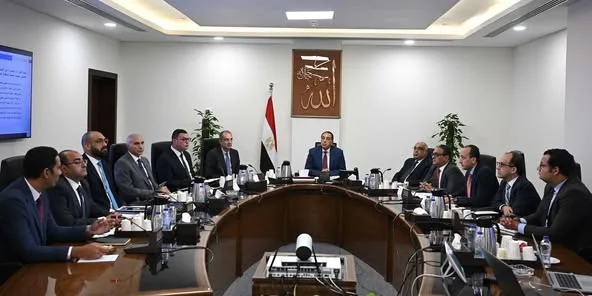 مدبولي: نسعى لإنتاج 9 ملايين متر مكعب يومياً من المياه المحلاة لتلبية احتياجات الصناعة والسكن.