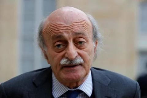 جنبلاط يطالب بحل سياسي في السويداء ويحذر من “الاستدراج الإسرائيلي” ويُثني على إعلان وقف إطلاق النار.. ومقتل 19 مدنياً من الطائفة الدرزية بنيران قوات الأمن السورية