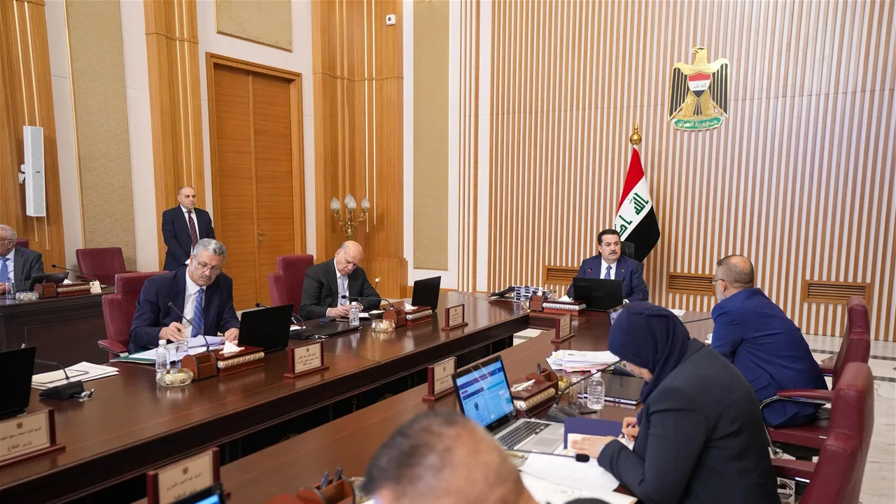 قرارات شاملة لجلسة مجلس الوزراء تشمل النفايات، الكهرباء، والمشاريع المتأخرة. قرارات شاملة لجلسة مجلس الوزراء تشمل النفايات، الكهرباء، والمشاريع المتأخرة.