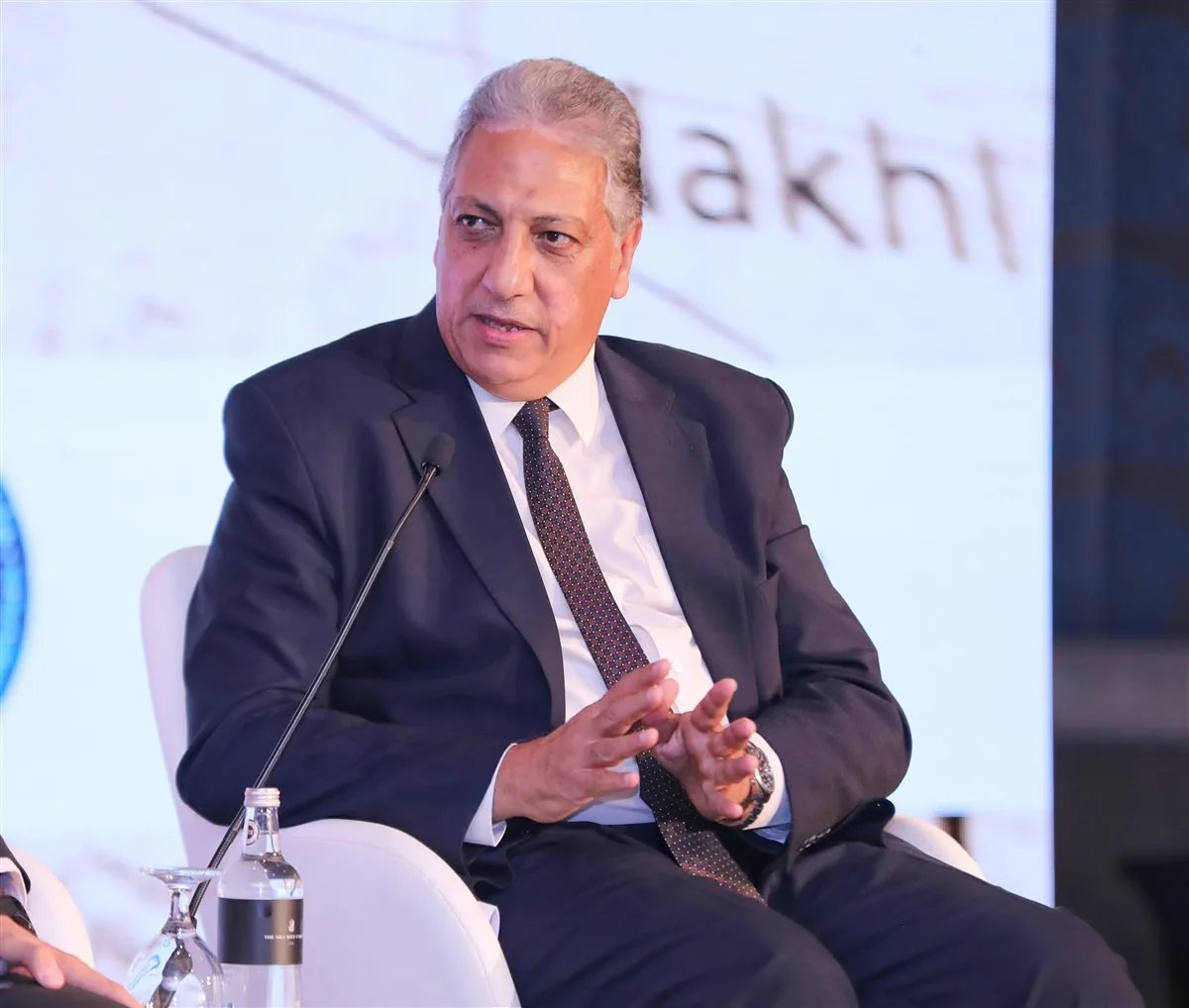 ندوة حول مساهمة المحافظين في تعزيز الاستثمارات العالمية في صناعة التعدين ندوة حول مساهمة المحافظين في تعزيز الاستثمارات العالمية في صناعة التعدين