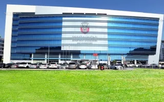 تجميد تسجيل الطلاب في 12 مدرسة بأبوظبي لحين معالجة أوضاعها.