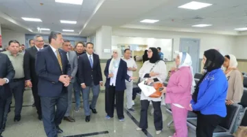 محافظ دمياط يقوم بزيارة العيادات الخارجية وكليات الطب والصيدلة وطب الأسنان