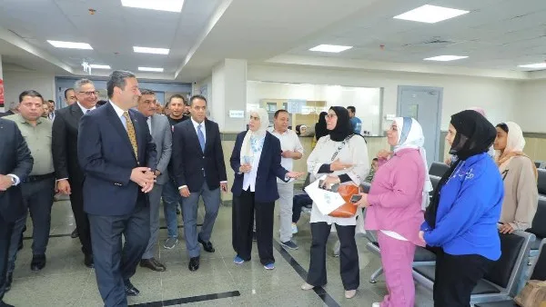 محافظ دمياط يقوم بزيارة العيادات الخارجية وكليات الطب والصيدلة وطب الأسنان محافظ دمياط يقوم بزيارة العيادات الخارجية وكليات الطب والصيدلة وطب الأسنان