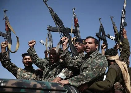 جماعة “أنصار الله” تعلن عن استهداف ميناء إيلات وهدف عسكري في منطقة النقب بجنوب إسرائيل بواسطة ثلاثة طائرات مسيرة. جماعة “أنصار الله” تعلن عن استهداف ميناء إيلات وهدف عسكري في منطقة النقب بجنوب إسرائيل بواسطة ثلاثة طائرات مسيرة.