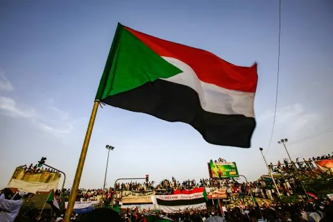السودان: تعيين خمسة وزراء جدد في “حكومة الأمل” السودان: تعيين خمسة وزراء جدد في “حكومة الأمل”