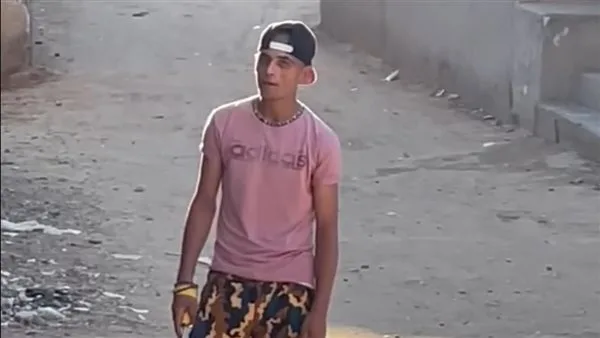“وسائل التواصل الاجتماعي تكشف الجريمة” .. القبض على شاب هدد عائلة بسلاح أبيض في الفيوم.