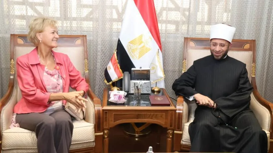 وزير الأوقاف يلتقي بسفيرة الاتحاد الأوروبي في القاهرة