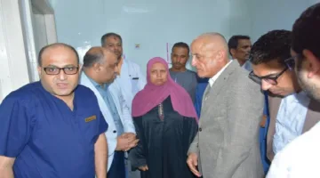 محافظ الأقصر يتفقد العامل المصاب في مشروع صرف صحي العضايمة ويأمر بتوفير الرعاية الطبية المطلوبة