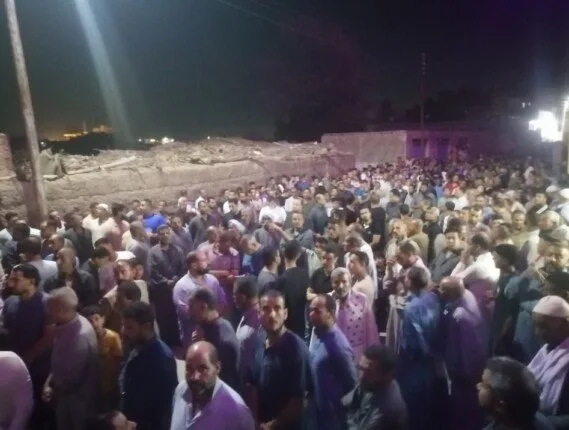 تشييع جثامين ثلاثة شباب من قرية في الشرقية بعد وفاتهم في حادث سير تشييع جثامين ثلاثة شباب من قرية في الشرقية بعد وفاتهم في حادث سير