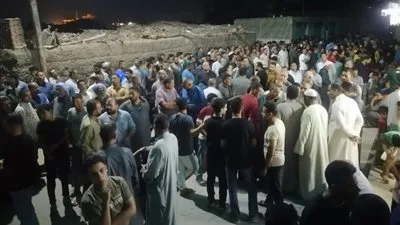 أهالي أبو حماد يودعون ثلاثة شباب توفوا في حادث مؤسف. أهالي أبو حماد يودعون ثلاثة شباب توفوا في حادث مؤسف.