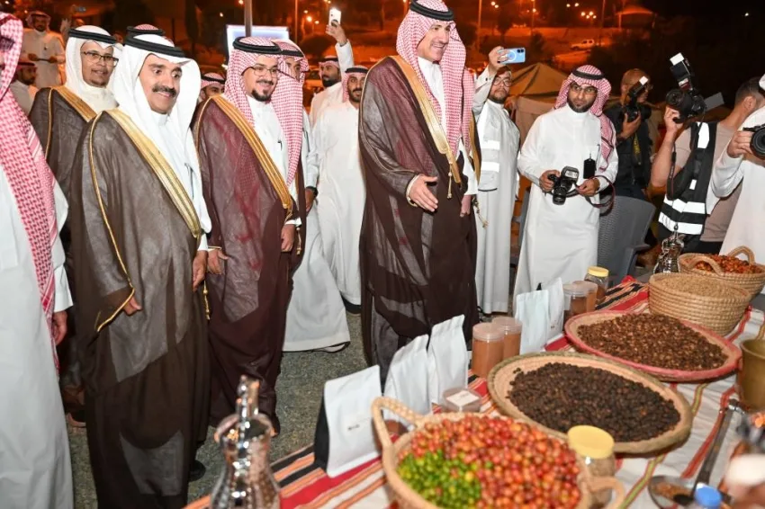 أمين الباحة يطلق مشروع «روح بلجرشي» و«ممشى الغروب» أمين الباحة يطلق مشروع «روح بلجرشي» و«ممشى الغروب»