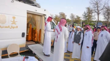 أمين منطقة الباحة يزور القافلة المتنقلة للتنمية الرقمية في منتزه رغدان
