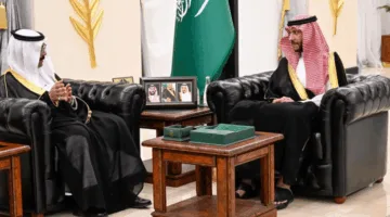 الأمير سعود بن نهار يستعرض الأنشطة السياحية الصيفية