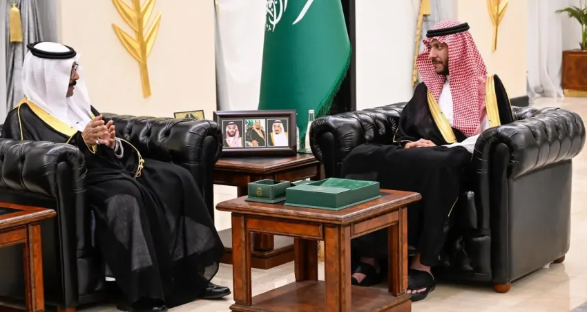 الأمير سعود بن نهار يستعرض الأنشطة السياحية الصيفية الأمير سعود بن نهار يستعرض الأنشطة السياحية الصيفية