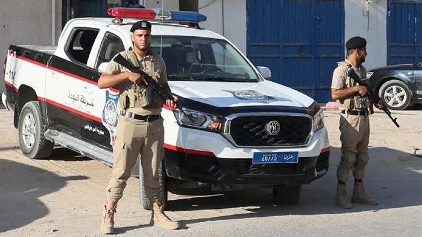 إنقاذ 100 مهاجر من قبضة عصابة في شرق ليبيا إنقاذ 100 مهاجر من قبضة عصابة في شرق ليبيا
