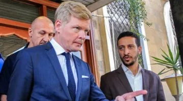 محاولة اغتيال دولية في اليمن: العليمي يكشف عن أخطر خطة حوثية لاستهداف مبعوث الأمم المتحدة