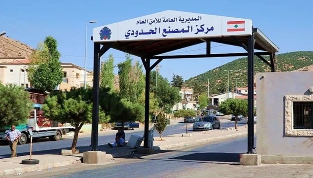معبر المصنع الحدودي بين لبنان وسوريا.
