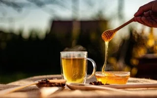 «ماء العسل» في الصباح: 7 فوائد صحية رئيسية