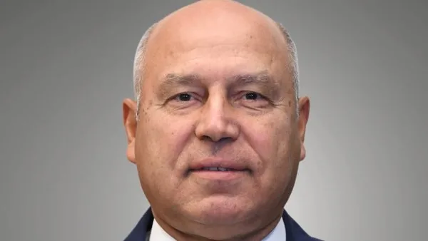 النقل يمدد الإغلاق المؤقت الكامل للطريق الدائري الإقليمي في مناطق التطوير حتى مطلع أغسطس النقل يمدد الإغلاق المؤقت الكامل للطريق الدائري الإقليمي في مناطق التطوير حتى مطلع أغسطس