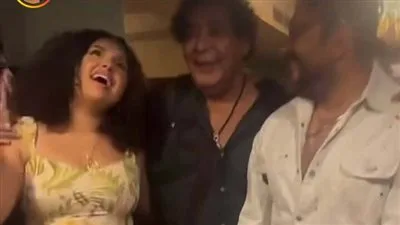 تامر حسني والملك محمد منير يحيون أغنية “الذوق العالي” مع أبناء الراحل محمد رحيم تامر حسني والملك محمد منير يحيون أغنية “الذوق العالي” مع أبناء الراحل محمد رحيم
