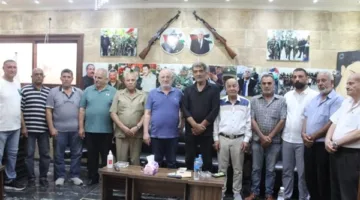 اللواء توفيق عبدالله يستقبل مجموعة من فصائل منظمة التحرير الفلسطينية في منطقة صور