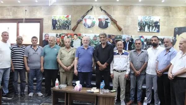 اللواء توفيق عبدالله يستقبل مجموعة من فصائل منظمة التحرير الفلسطينية في منطقة صور