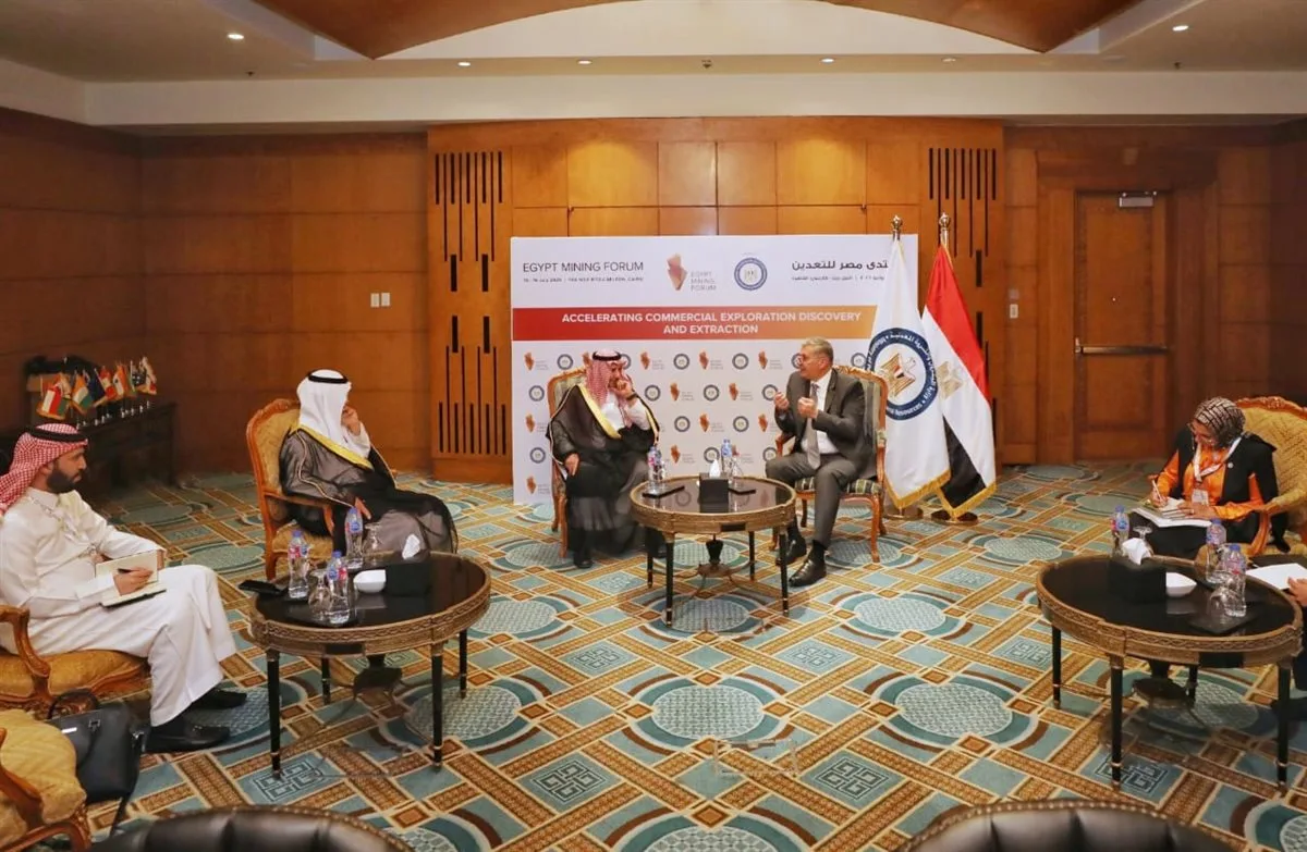 وزير البترول يناقش مع نائب وزير الصناعة المعدنية في السعودية فرص التعاون وزير البترول يناقش مع نائب وزير الصناعة المعدنية في السعودية فرص التعاون