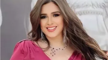 ياسمين عبد العزيز ترتدي عباءة وتغطي رأسها خلال زيارتها المسجد الكبير في أبوظبي (فيديو)