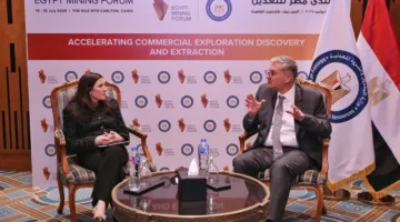 وزير البترول يلتقي برئيس شركة “أنجلو جولد أشانتي”