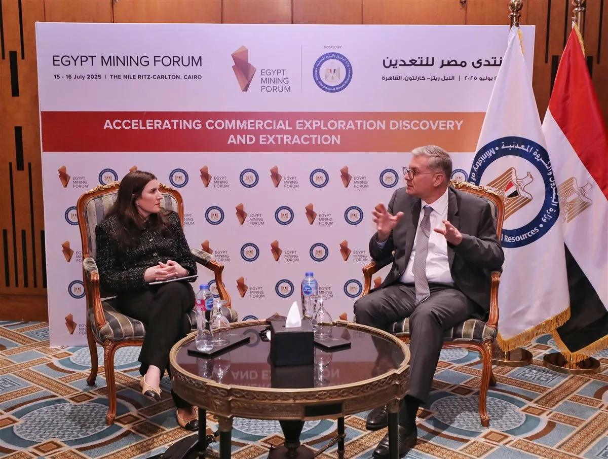 وزير البترول يلتقي برئيس شركة “أنجلو جولد أشانتي” وزير البترول يلتقي برئيس شركة “أنجلو جولد أشانتي”