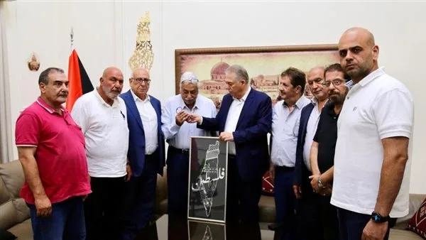 السفير دبور يستقبل وفد تجمع اللجان في زيارة لتوديعهم