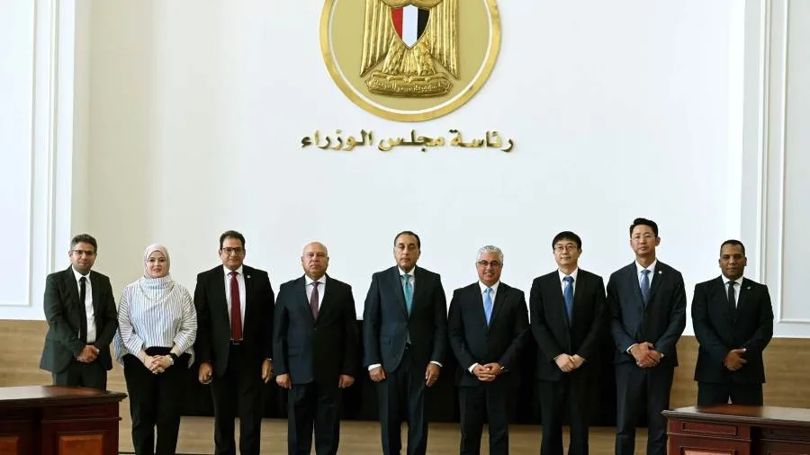 رئيس الوزراء يشارك في توقيع اتفاقية لتطوير أرض صناعية في العين السخنة بين المنطقة الاقتصادية لقناة السويس وشركة التنمية الرئيسية و”تيدا مصر”