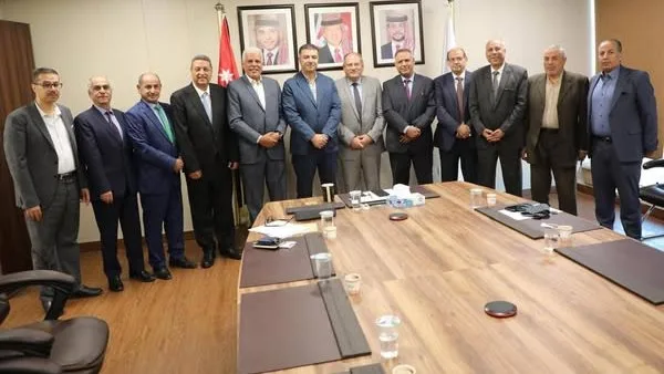 وزير الزراعة الأردني يلتقي برئيس مركز الأبحاث الزراعية والوفد المرافق له وزير الزراعة الأردني يلتقي برئيس مركز الأبحاث الزراعية والوفد المرافق له