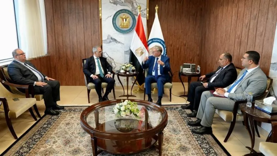 وزير البترول يناقش مع شركة “شلمبرجير” فرص تعزيز أنشطة الاستكشاف والإنتاج وتقوية التعاون الفني وزير البترول يناقش مع شركة “شلمبرجير” فرص تعزيز أنشطة الاستكشاف والإنتاج وتقوية التعاون الفني