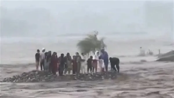 وفاة 8 أشخاص وإصابة آخر نتيجة حوادث ناجمة عن الأمطار الغزيرة في باكستان وفاة 8 أشخاص وإصابة آخر نتيجة حوادث ناجمة عن الأمطار الغزيرة في باكستان