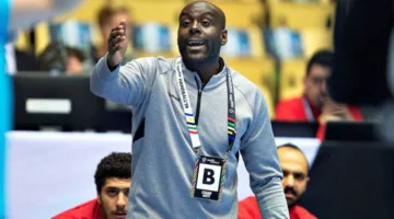 مدرب فريق رجال الأهلي ينذر بالاستقالة ويتهم النادي بالإهمال