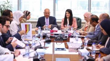 وزير الصناعة ووزيرة التخطيط يجتمعان لوضع خطة شاملة للتعامل مع آلية تعديل حدود الكربون CBAM