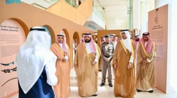 أمير جازان يتفقد بيت الحرفيين ويتعرف على مبادراته في تنمية الحرف اليدوية