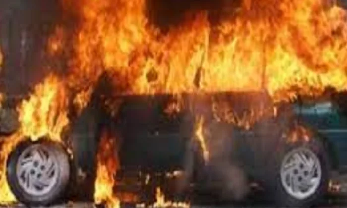 إطفاء حريق في سيارة خاصة أمام مدينة السادات على طريق الصحراوي بالبحيرة