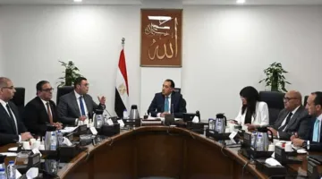 مدبولي يشرف على تسليم وحدات سكنية للموظفين المنقولين للعاصمة الإدارية ويخصص آلاف الوحدات في R3.